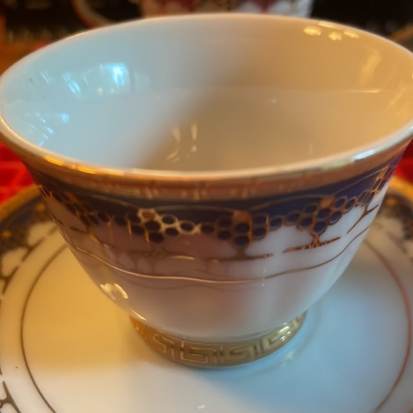 BEAUTIFUL VINTAGE D’LUSSO DEMITASSE TEACUPS AND SAUCERS - Picture 11 of 11